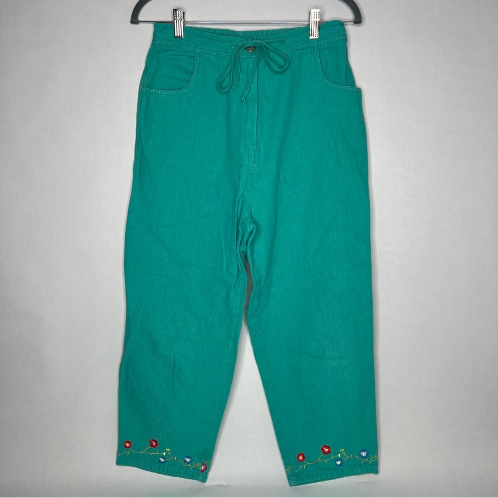 Denim & Co Cropped Green Jeans Size Medium Pull On Floral Embroidered 22.5” Hems